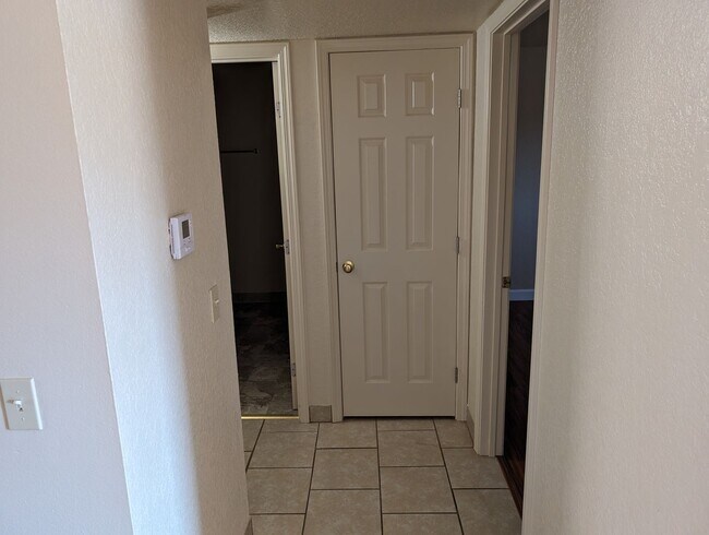 Building Photo - University Triplex