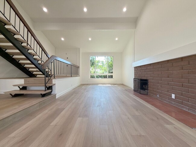 Building Photo - Greenbrook Estate Home