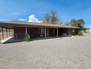 Building Photo - 880 Truckee Ln