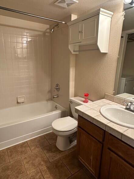 Building Photo - 127 Jules Way
