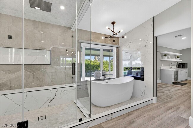 Building Photo - 363 E Robindale Rd