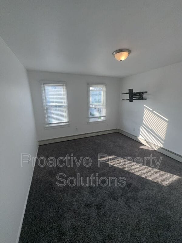 Building Photo - 415-417 17th Ave