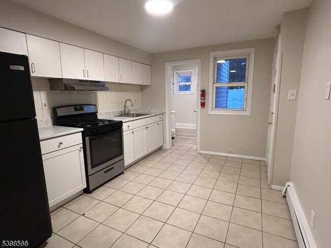 Building Photo - 68 Cottage Pl