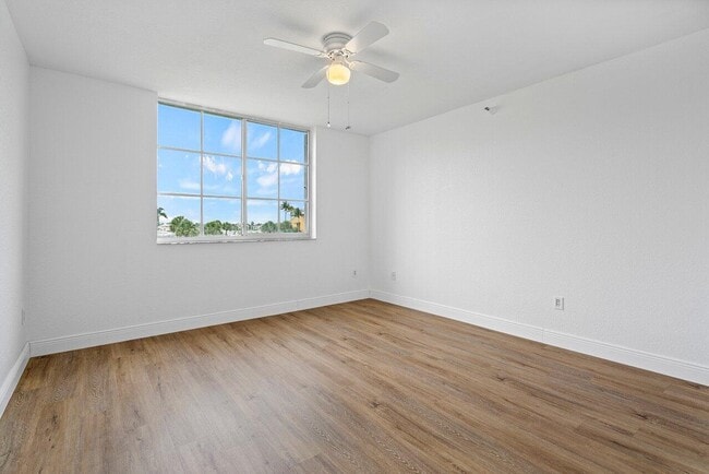 Building Photo - 135 Yacht Club Way
