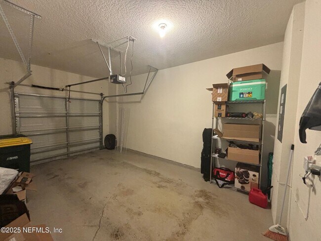 Building Photo - 13339 Solar Dr