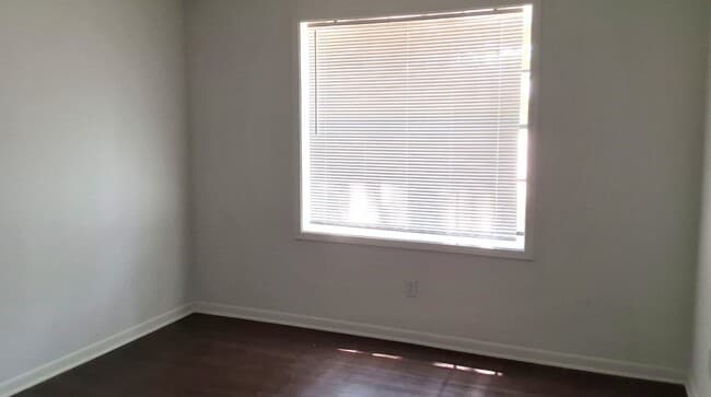 Building Photo - 629 W Ridge Dr
