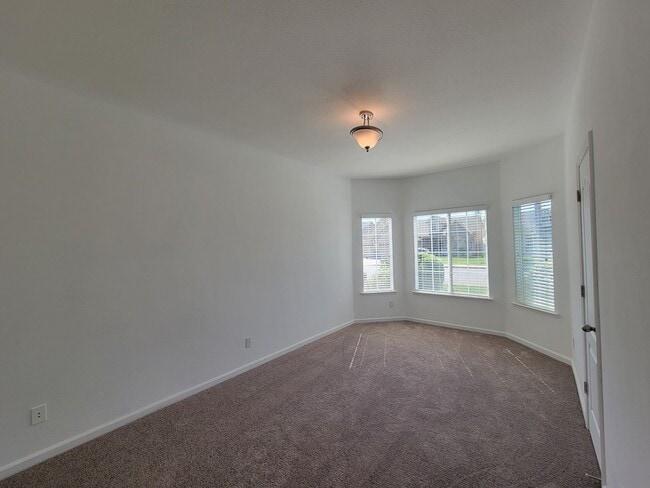 Building Photo - 5038 W Lark Ave