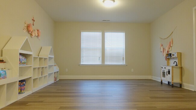 Building Photo - 1910 Pennypacker Ln