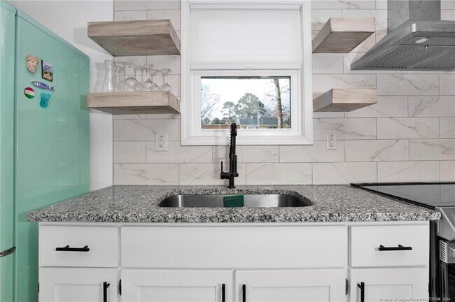 Building Photo - 506 Cross St