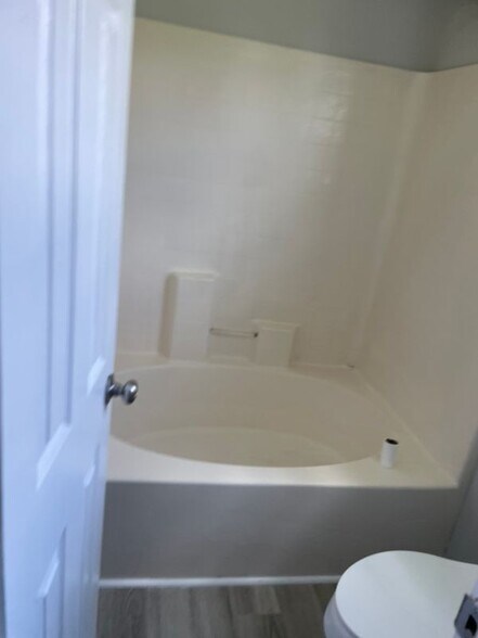 Building Photo - 208 Strawbridge Ln