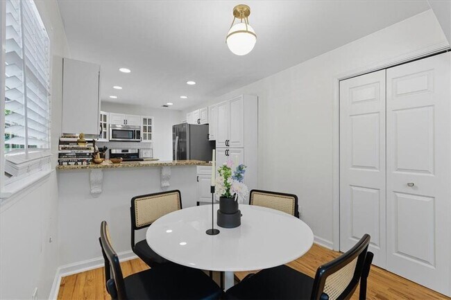 Building Photo - 2238 Ridgedale Rd NE