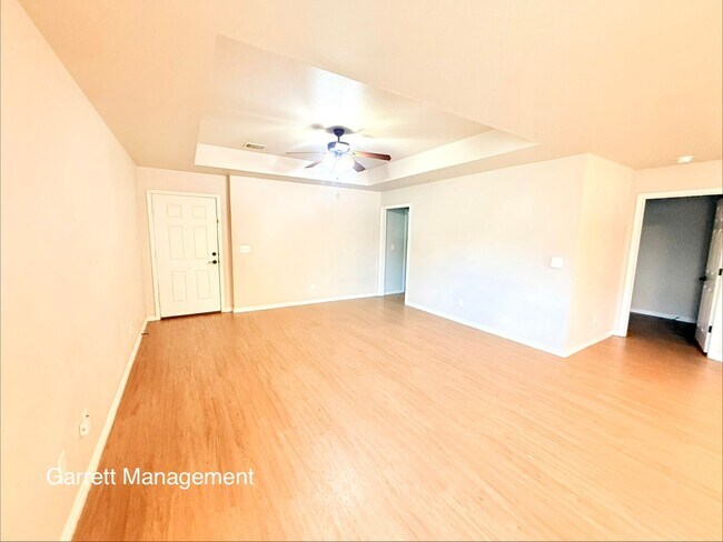 Building Photo - 1203 E Ave G