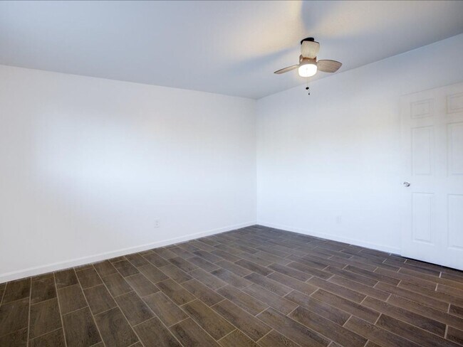 Building Photo - Fully Remodeled 2 Bedroom Home – Modern Co...