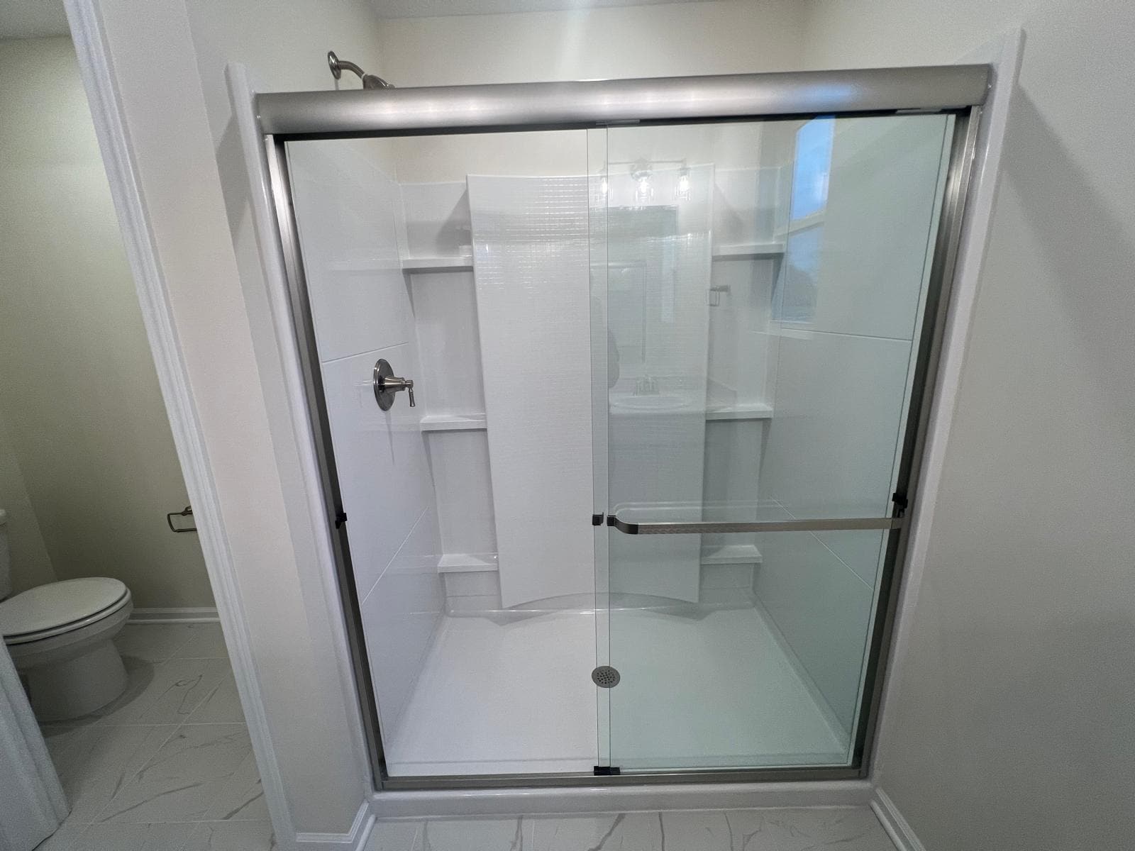 master bedroom standing bathtub - 6527 Wheatly Rd