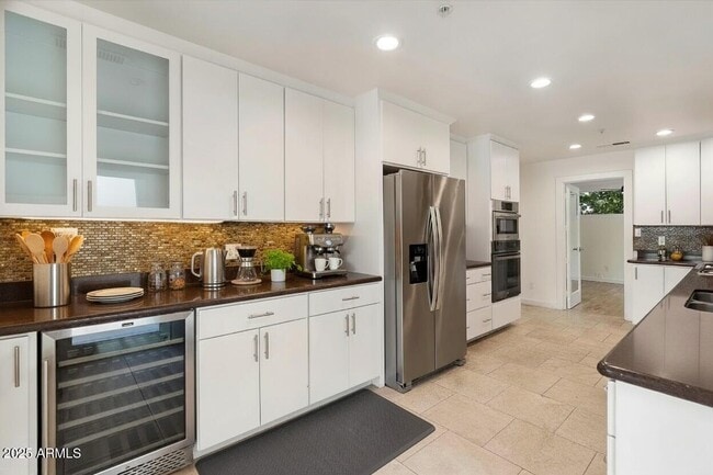 Building Photo - 7613 E Vía Del Reposo