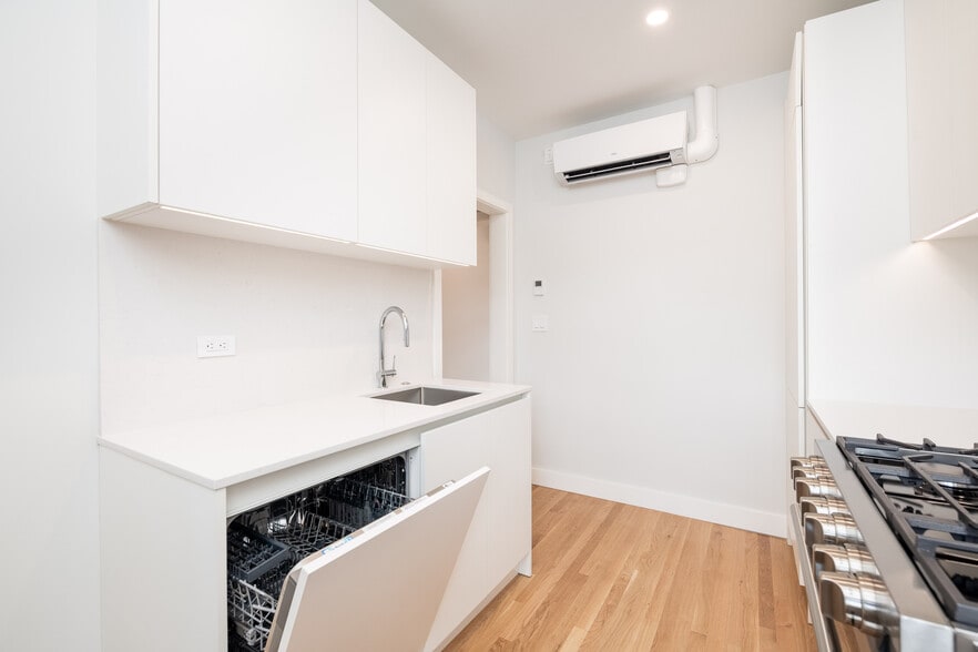 Building Photo - 17 A Forest St