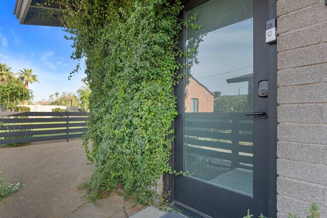 Building Photo - 4407 N 13th Pl