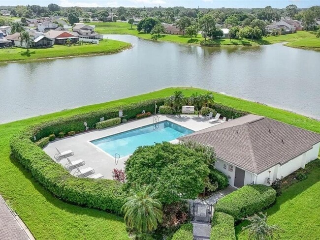 Building Photo - 109 Lakepointe Cir