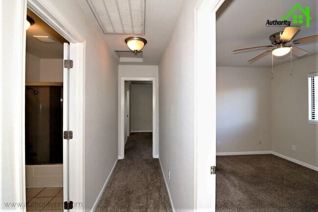 Building Photo - 866 Spaniel Dr