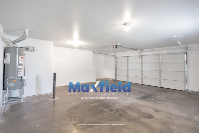 Building Photo - Upstairs Unit - St George - Near Costco and Home Depot Available Now - 3 BD 2 BA 2 GAR