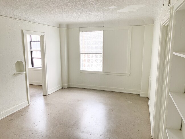 Building Photo - 1130 Holcomb St