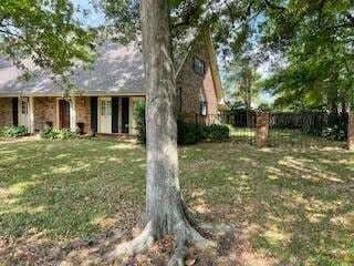 Building Photo - 1000 Rural St