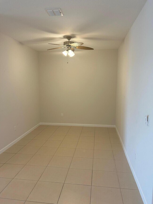 Building Photo - 11066 SW Sunrise Lk Ter