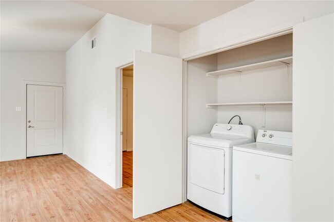 Building Photo - 8110 Willet Trail