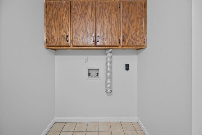 Building Photo - 1836 Kendall Ln