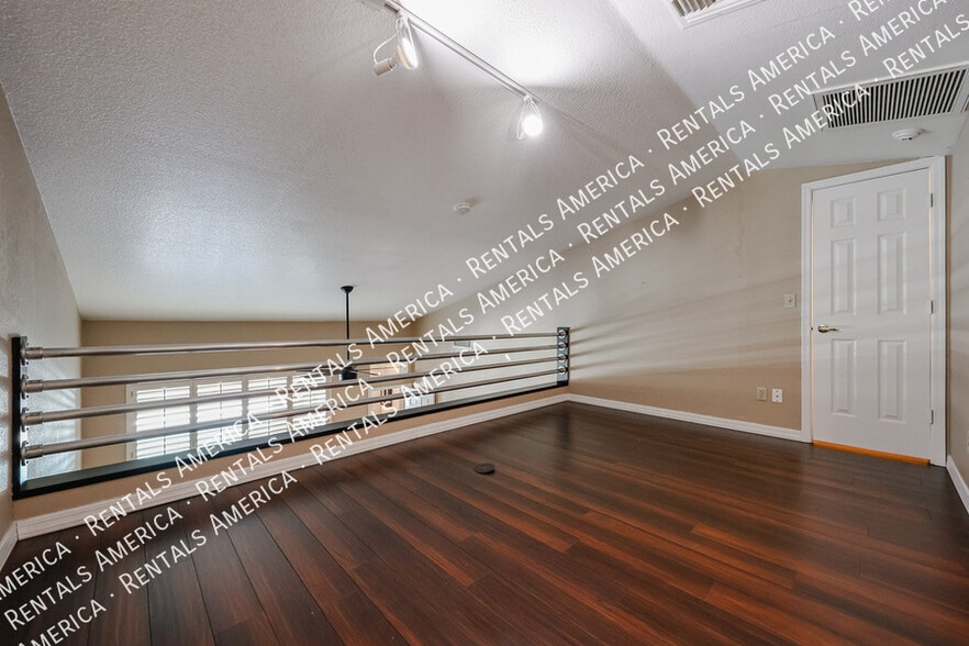 Building Photo - 6126 E Juniper Ave