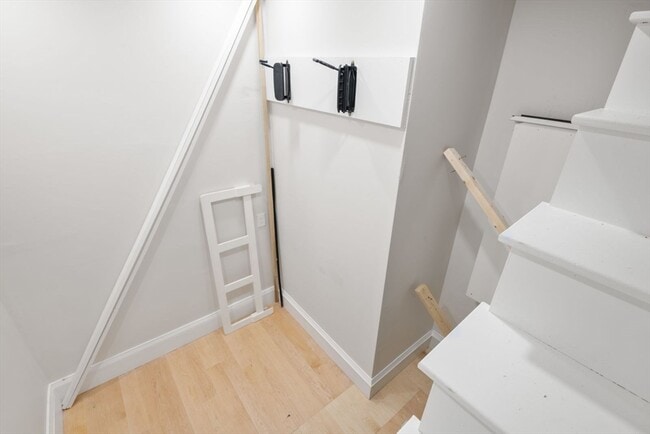 Building Photo - 90 Glades Rd