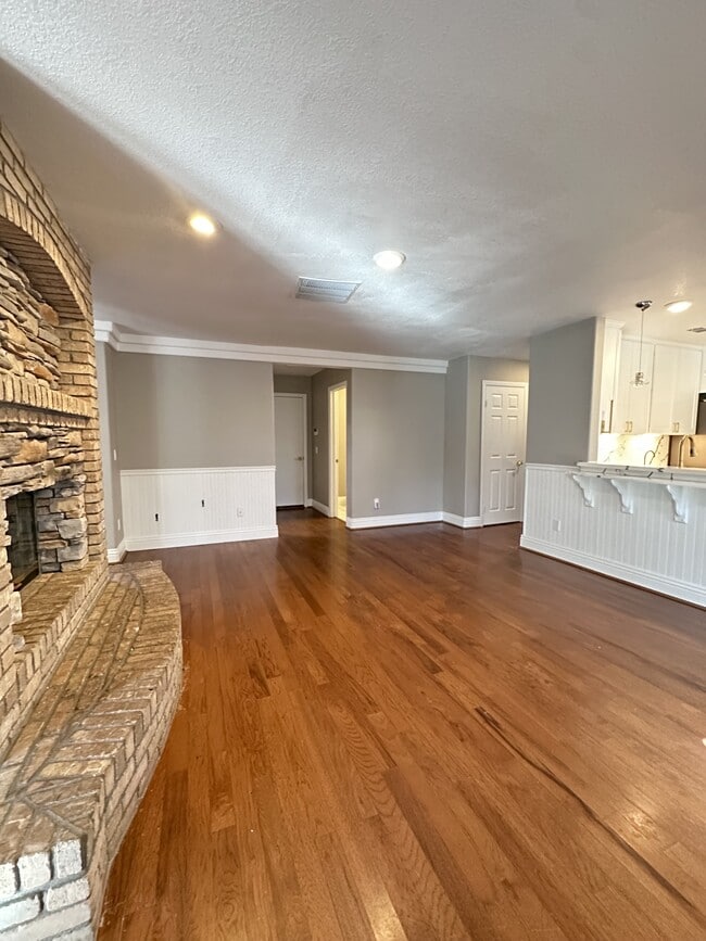 Building Photo - 2123 Deland Ct