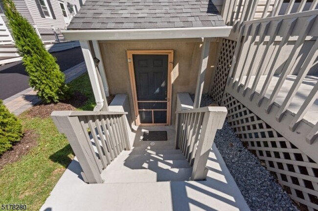 Building Photo - 408 Prospect Ave