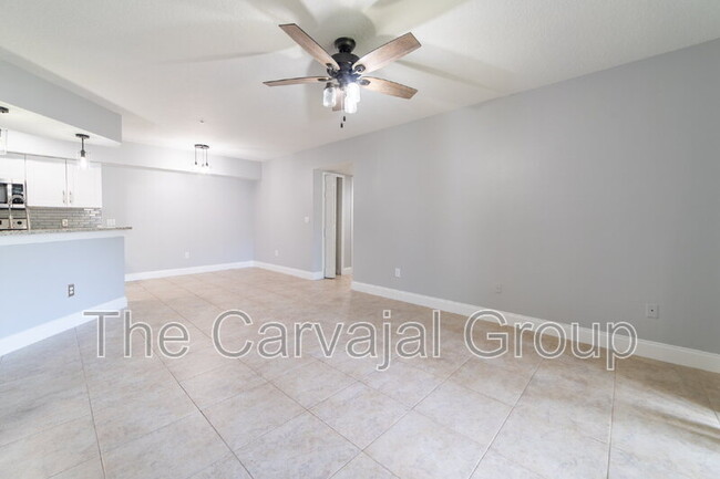Building Photo - 725 Crest Pines Dr