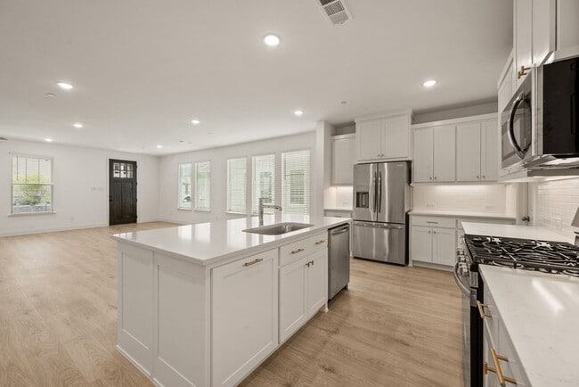 Building Photo - 8936 Magnet Dr