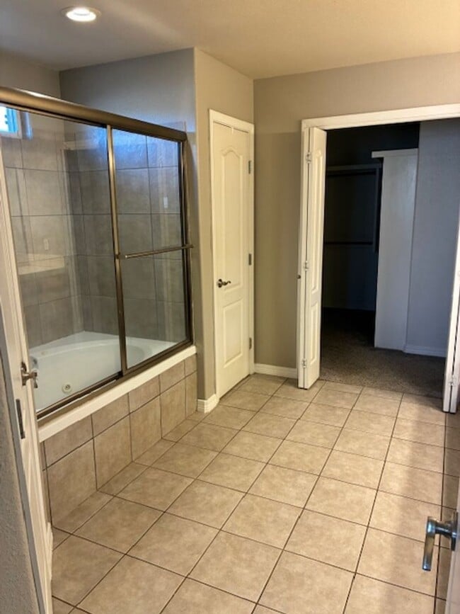 Building Photo - 2104 Hali Ln