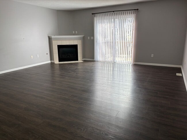 Building Photo - Knapps Corner Townhome available now. Forest Hills Schools