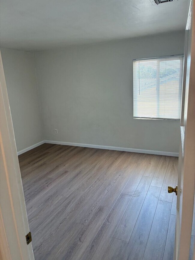 Building Photo - Centrally Located 3/1