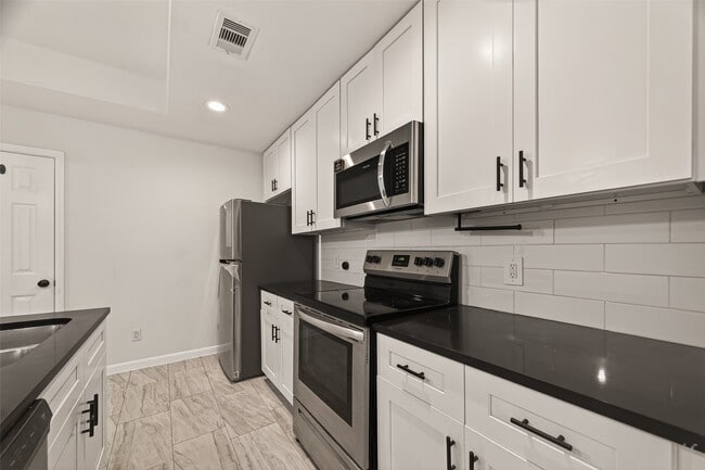 Building Photo - 4302 Hirsch Rd