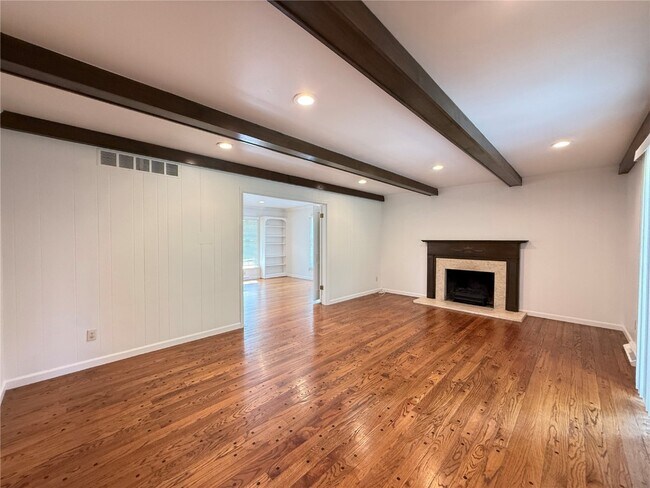Building Photo - 1133 Westmoor Pl