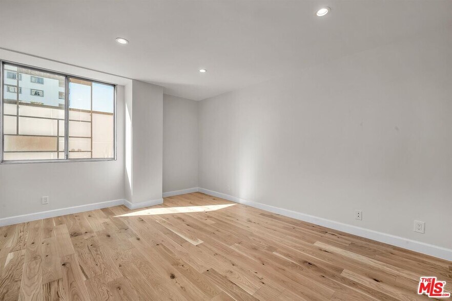 Building Photo - 10751 Wilshire Blvd