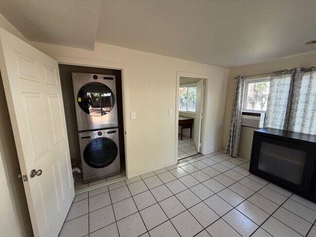 Building Photo - 42 Waikalani Pl