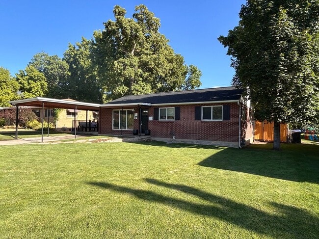 Building Photo - 87 W 800 N