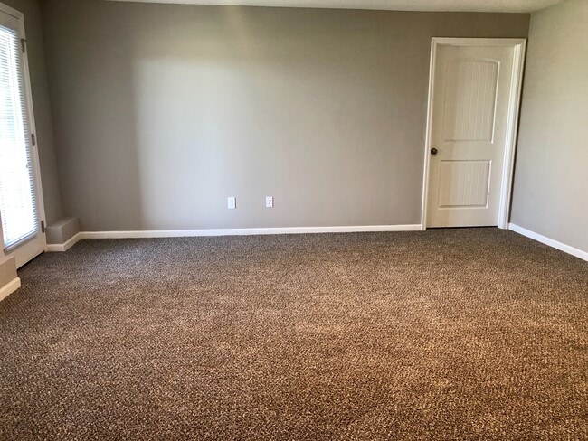 Building Photo - 4 Bed Attached Villa in Blue Springs