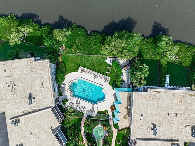 Building Photo - 3605 S Ocean Blvd