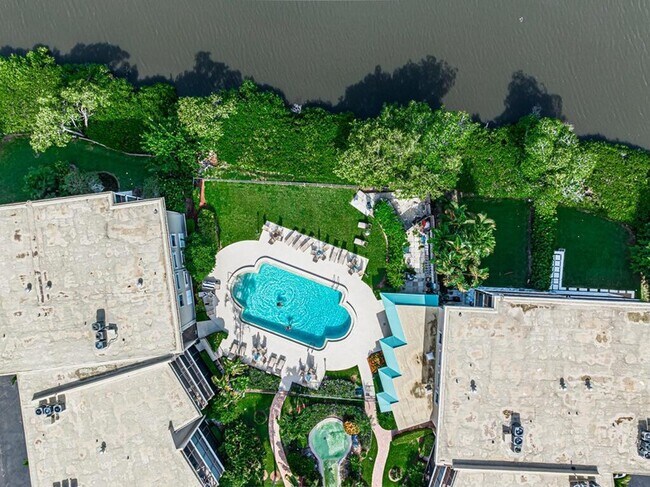 Building Photo - 3605 S Ocean Blvd