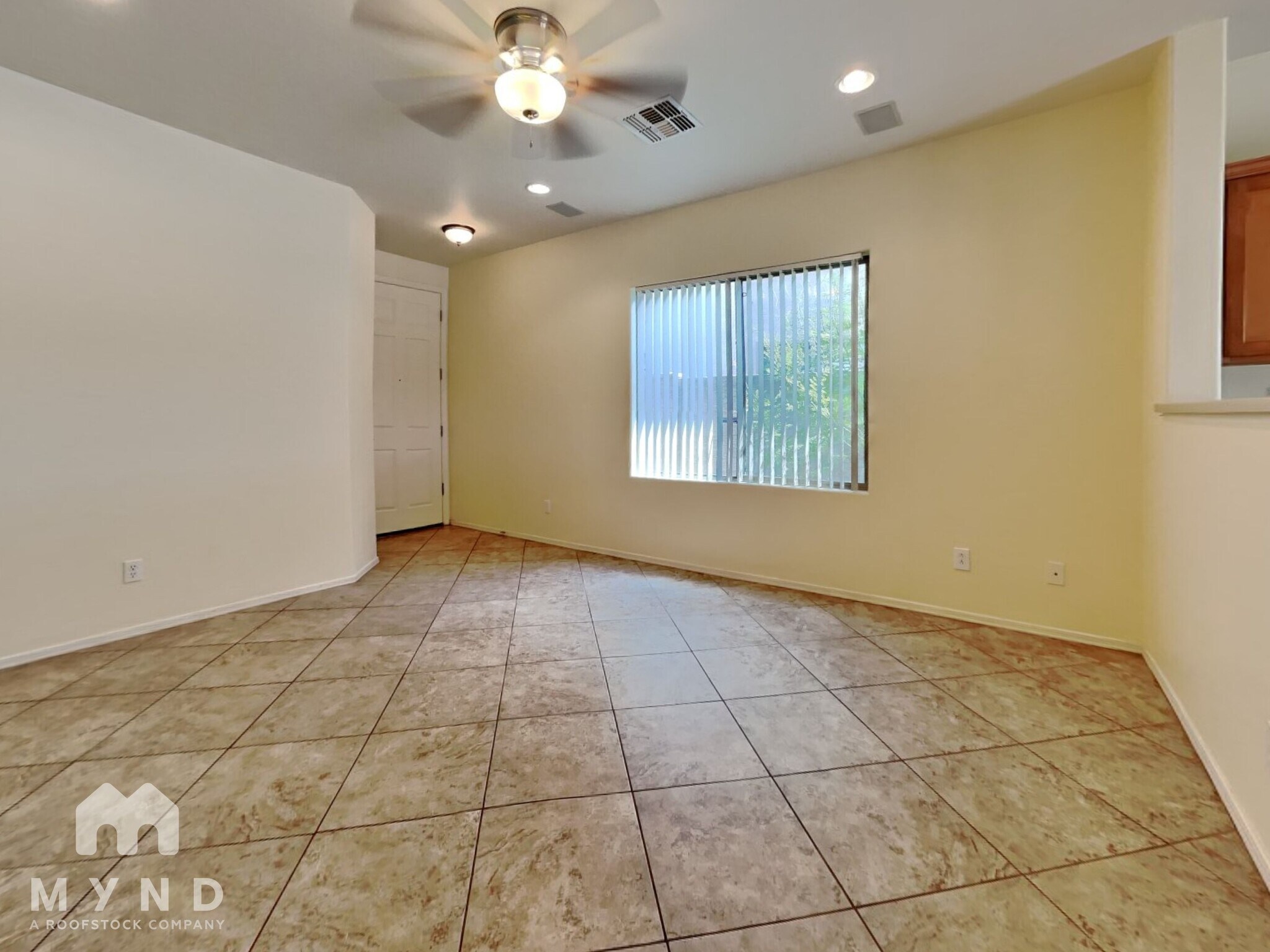 Building Photo - 38024 N Pagoda Ln