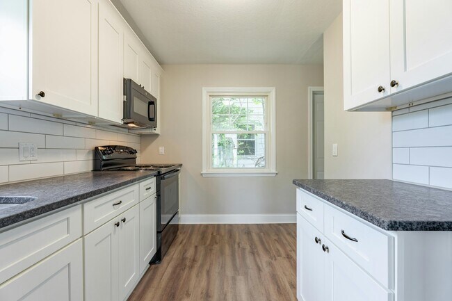 Building Photo - 2100 Delmore St