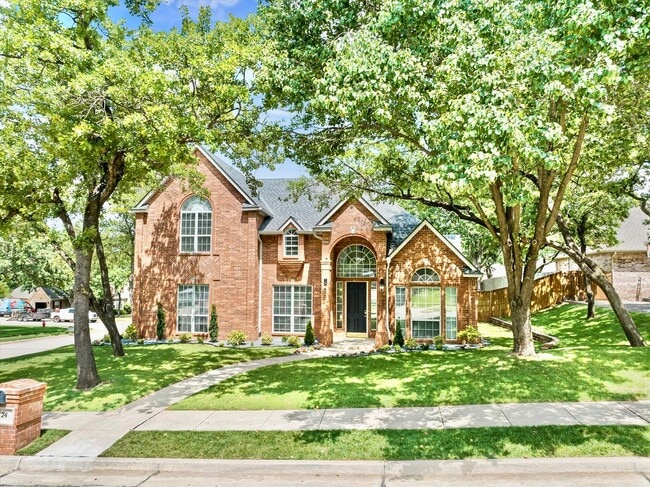 Primary Photo - Exclusive Luxury Lease-124 N Crosstimber T...