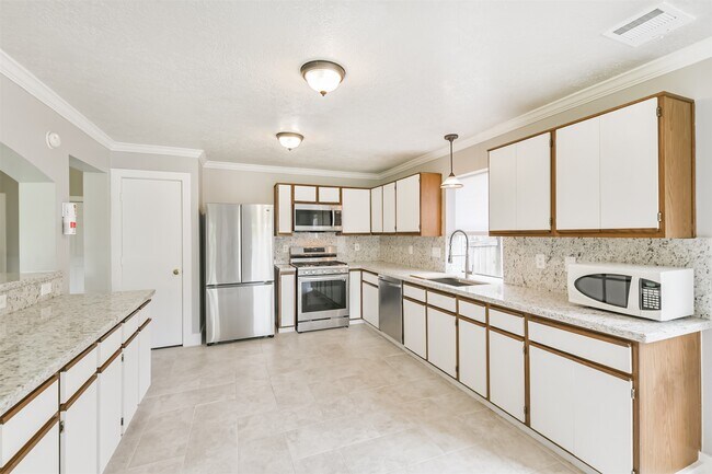 Building Photo - 1623 Stonehaven Village Cir